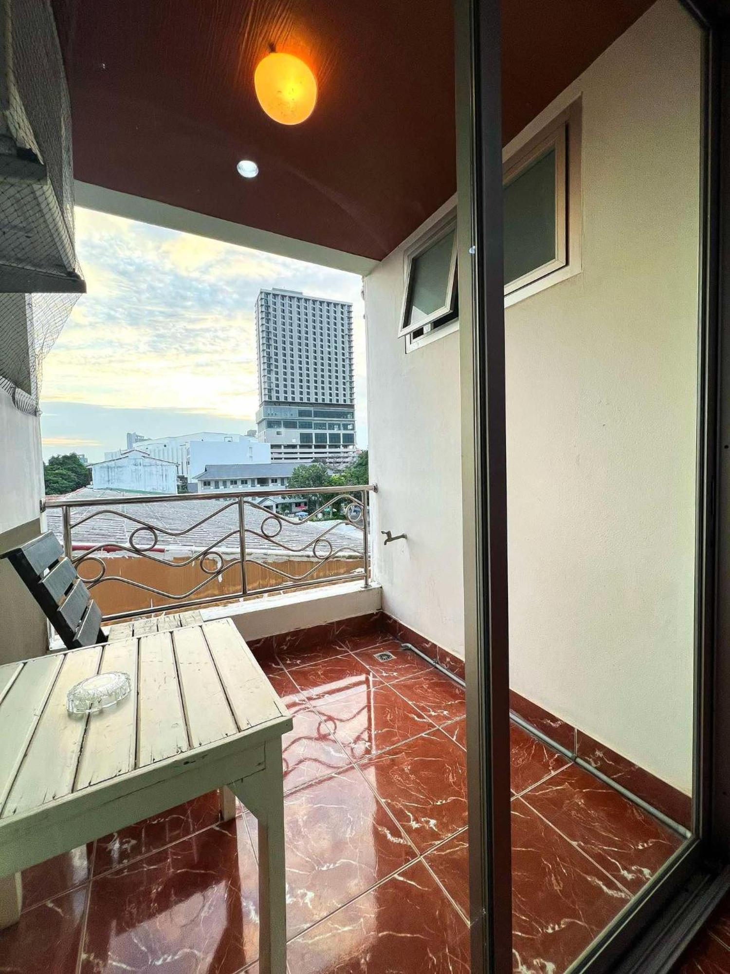 Pattara Mansion พัทยา Hotel Pattaya Exterior photo